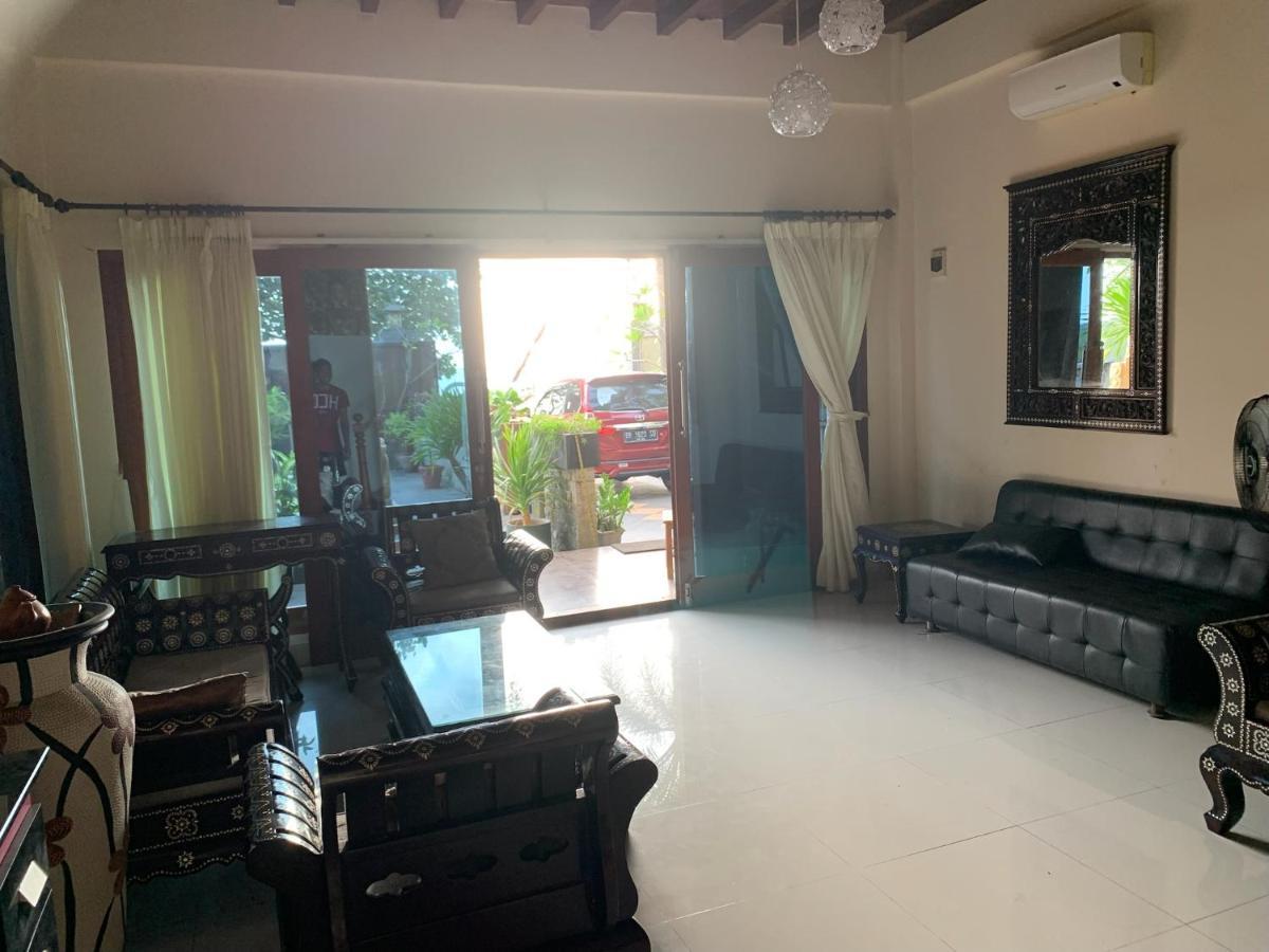 מטאראם Villa Kenanga In Meninting By The Beach מראה חיצוני תמונה