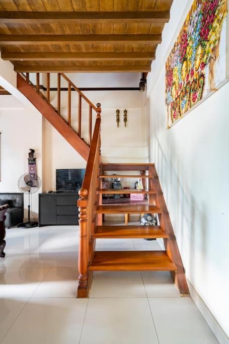 מטאראם Villa Kenanga In Meninting By The Beach מראה חיצוני תמונה