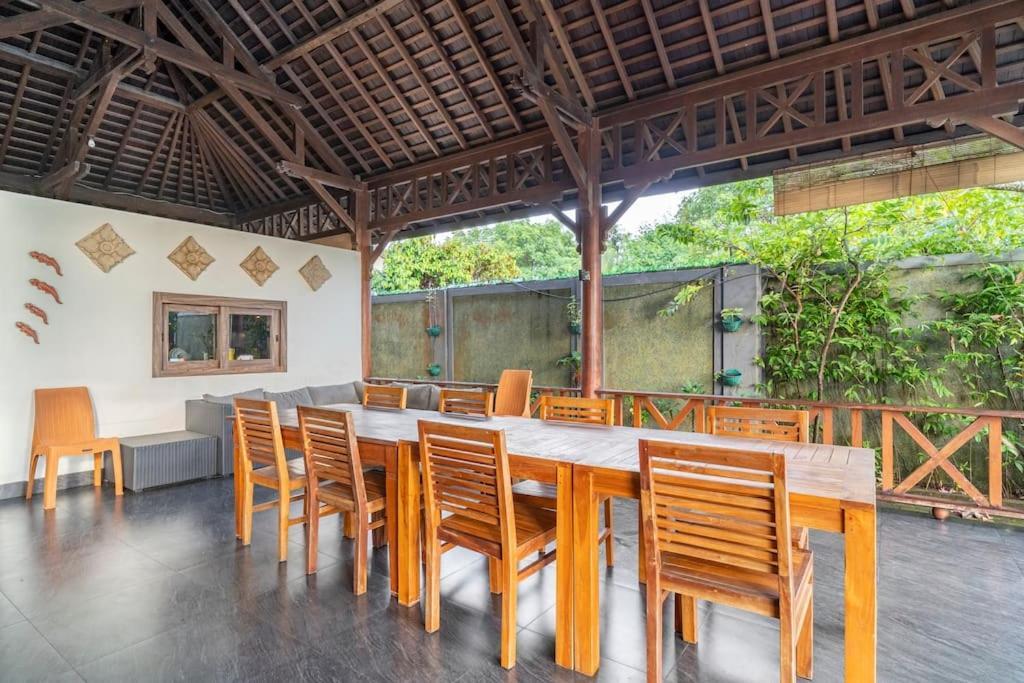 מטאראם Villa Kenanga In Meninting By The Beach מראה חיצוני תמונה