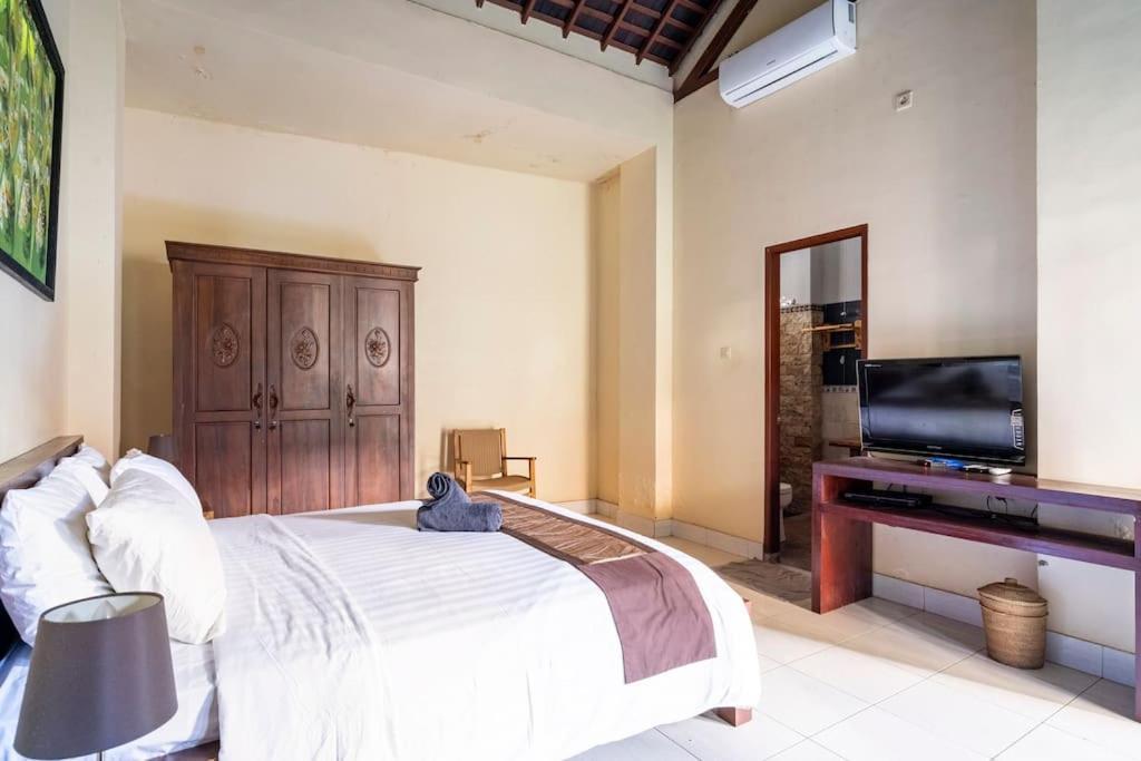 מטאראם Villa Kenanga In Meninting By The Beach מראה חיצוני תמונה