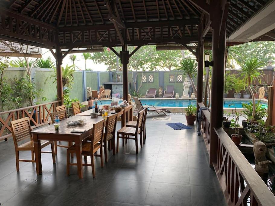 מטאראם Villa Kenanga In Meninting By The Beach מראה חיצוני תמונה