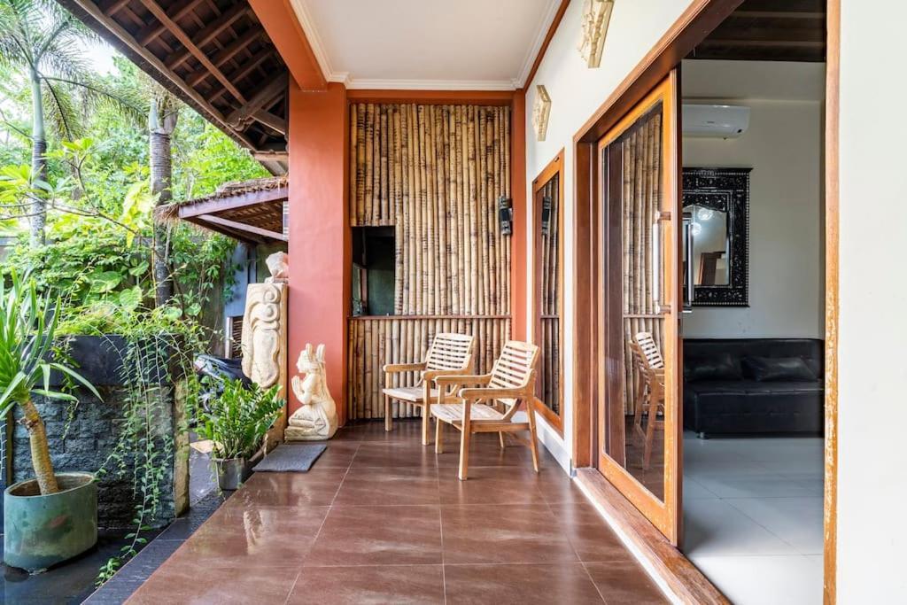 מטאראם Villa Kenanga In Meninting By The Beach מראה חיצוני תמונה