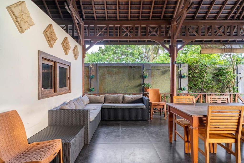 מטאראם Villa Kenanga In Meninting By The Beach מראה חיצוני תמונה