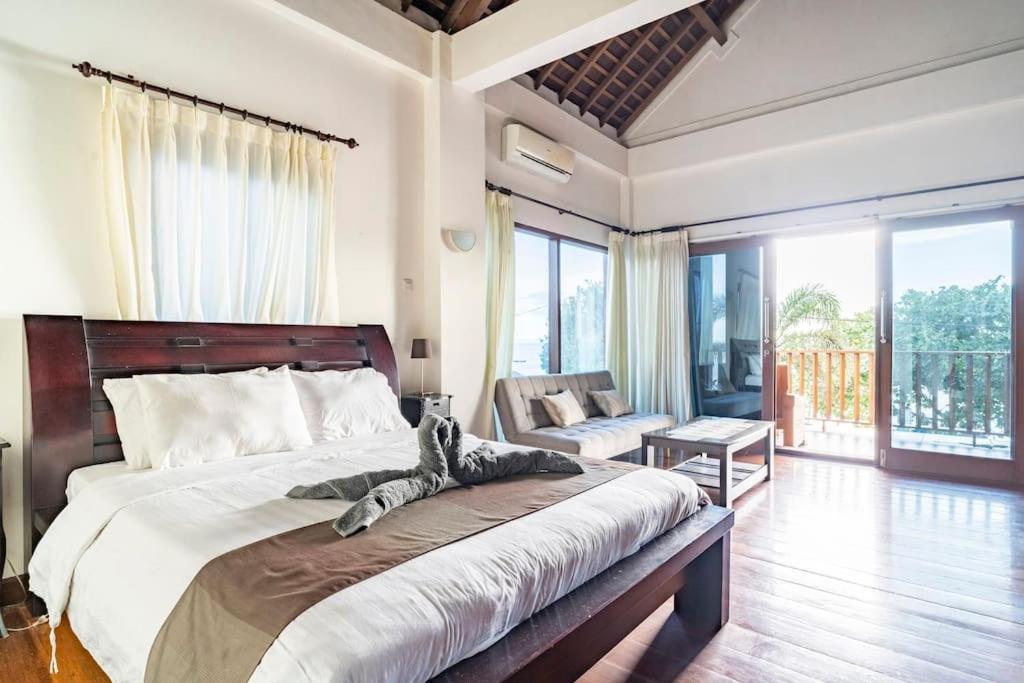 מטאראם Villa Kenanga In Meninting By The Beach מראה חיצוני תמונה