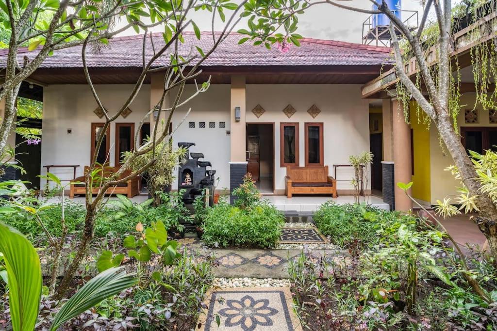 מטאראם Villa Kenanga In Meninting By The Beach מראה חיצוני תמונה