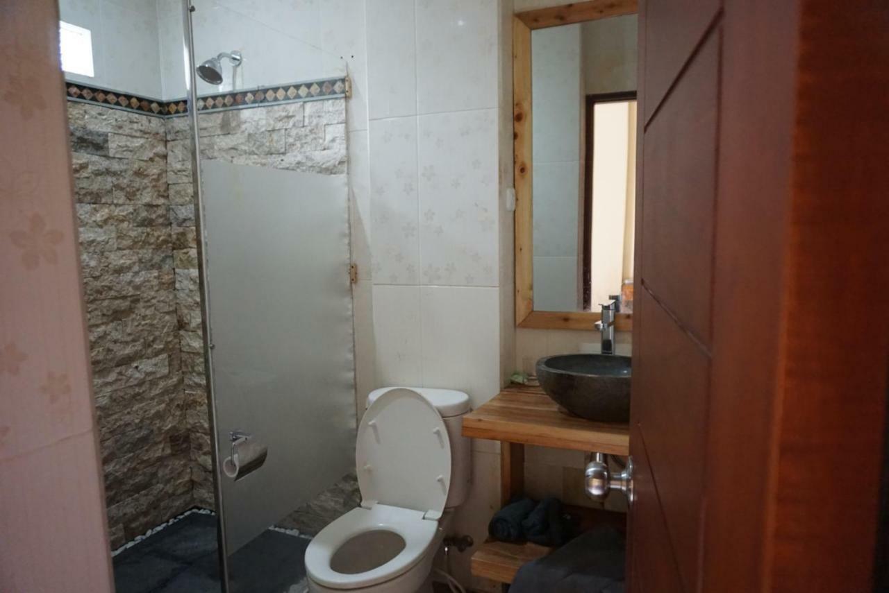 מטאראם Villa Kenanga In Meninting By The Beach מראה חיצוני תמונה